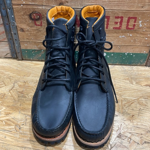 Brand new in box Timberland black full grain leather with moc toe in size 8. - Picture 2 of 6